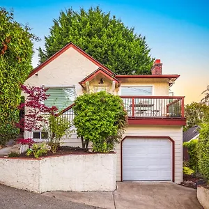 Sunrise On Lake Washington Holiday home